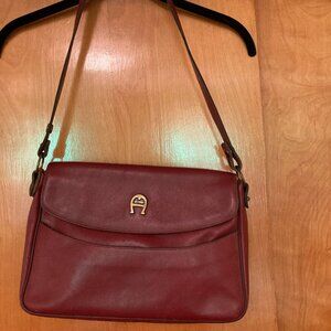 Vintage Etienne Aigner burgundy leather shoulder bag